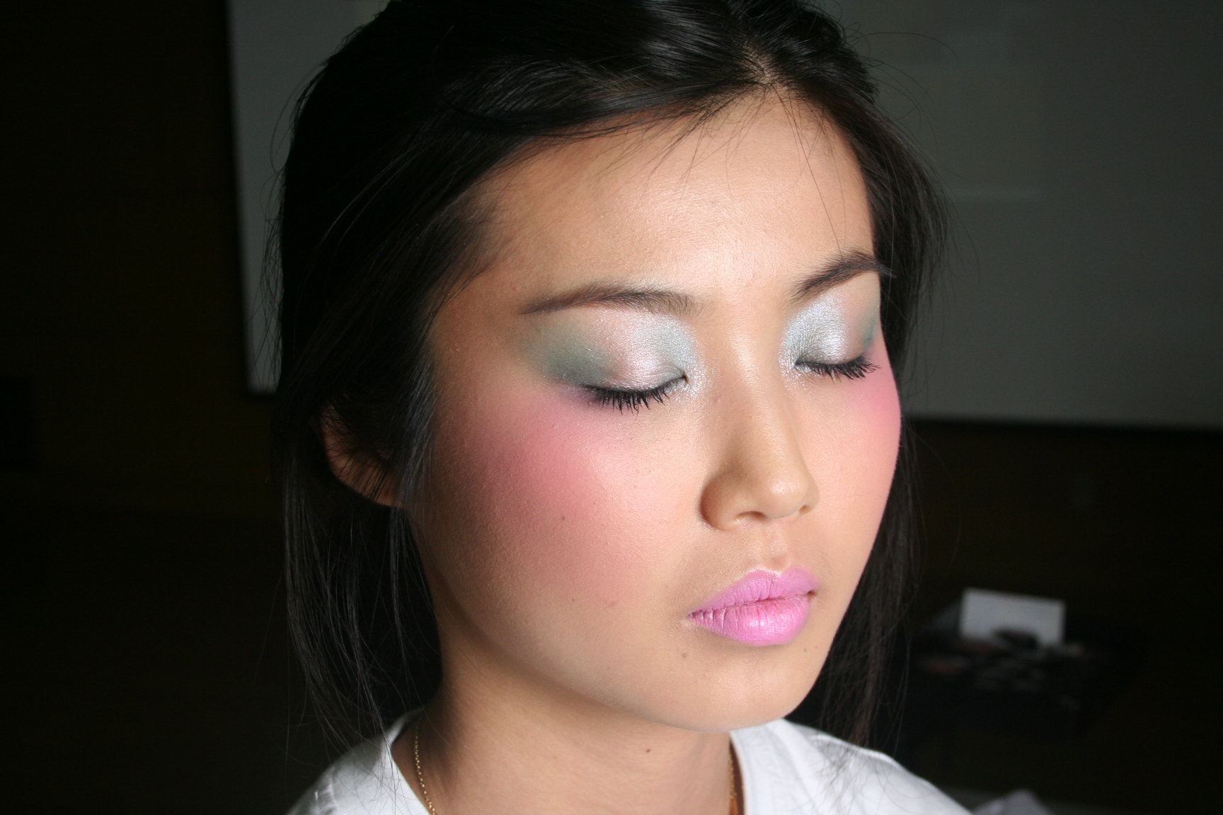 2009 F/W Catwalk back-stage beauty trend